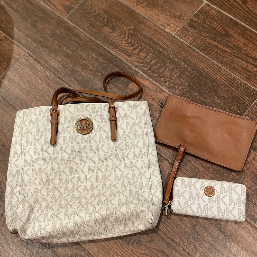 Michael Kors bag wristlet and wallet